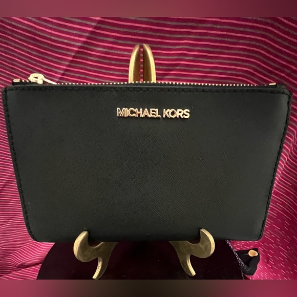 Michael Kors Jet Set Travel Black Double Zip Wallet - Picture 10 of 11